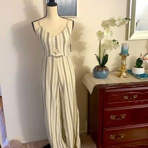 💕☀️NWOT  WOMEN’s summer stripe jumpsuit☀️💕